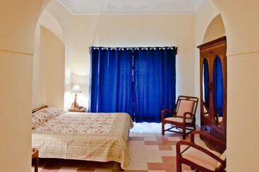 Hotel Neemrana S Tijara Fort Palace