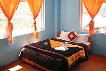 Hotel Tenzing Retreat