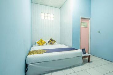 Szálloda Spot On 2384 Pondok Nabil