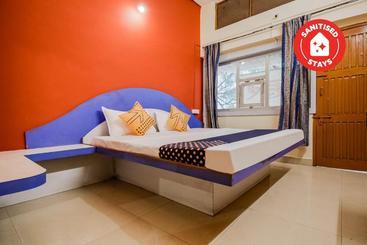 호텔 Spot On 65460 Gulmohar