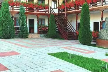 Majatalo Cris & Mona