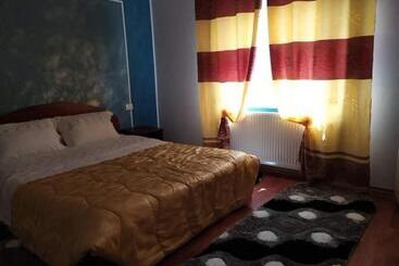 Pensiunea 3flori De Colț