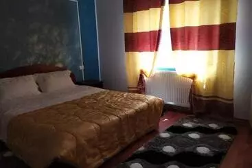 Pensiunea 3flori De Colț