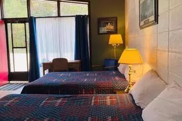 Huron Sands Motel And Restaurant