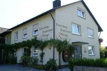 Albergue Weingut Und Gastehof Borst