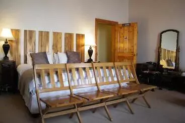 Majatalo Angler And Antelope Guesthouse