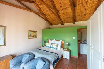 פנסיון Bushmanspad Estate