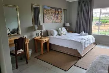 ペンション Forest Hill Country Lodge