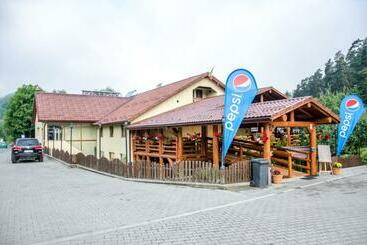 تختخواب و صبحانه Lapociu