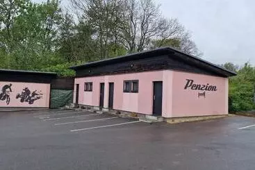 Majatalo Penzion A Motobar Bravantice