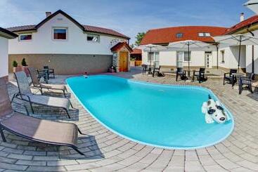 펜션 Penzion Kratochvíl