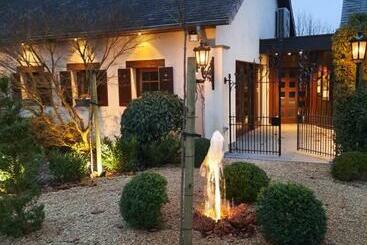 هتل Hostellerie Gilain