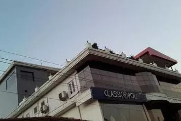 Pension Mudra Midtown Suites & Rooms