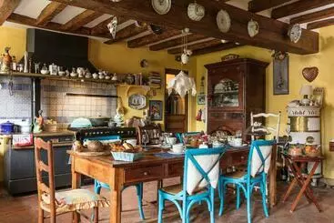 Aamiaismajoitus (B&B) Maison D Hotes à L Ombre Bleue