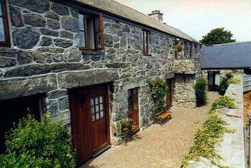 Hotel Ystumgwern Luxury Barn Conversions