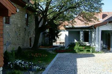 膳宿费 Trifecta Udvarház