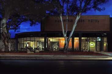 ユースホステル The Mansfield Park