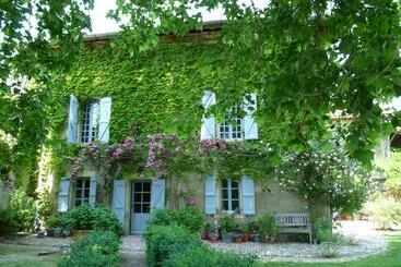 مبيت وإفطار Chambres D'hôtes Les Pesques