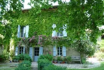 Aamiaismajoitus (B&B) Chambres D'hôtes Les Pesques