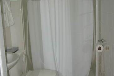 The City Hotel Bar & Grill