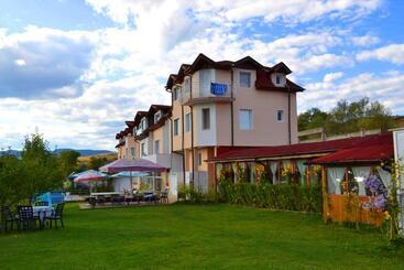 Hotelli Zenit Satovcha