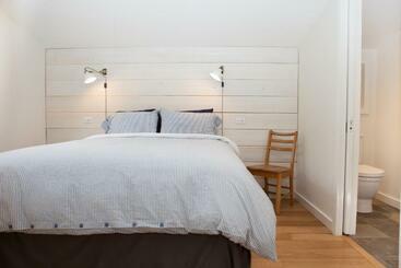 Resort Sunwolf Riverside Cabins