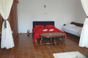 Pensión Guest House Naser