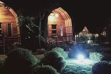 Aamiaismajoitus (B&B) Ekas Garden Bungalow