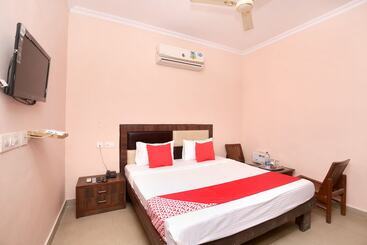 Hotel Royal By Oyo Rooms