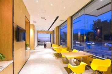 Hotel Iu Heze Danyang East Road Branch