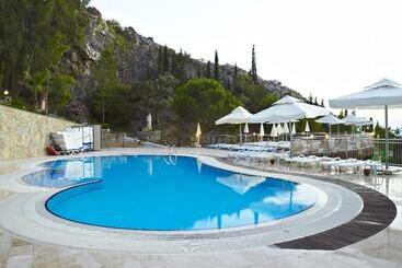 Ladonia Hotels Adakule