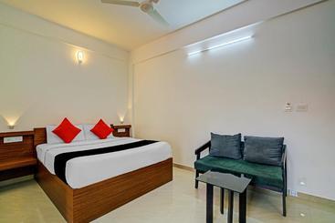 Hotel Capital O 74715 Phoenix Holidays