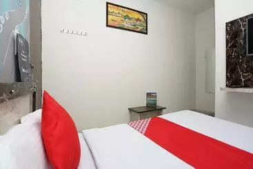 Hotel Oyo 24763  Blue Moon
