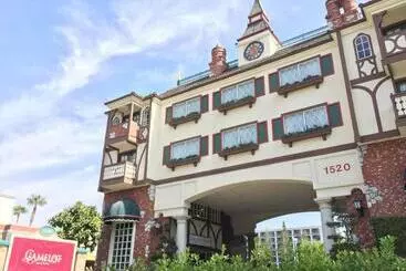 ホテル Anaheim Camelot Inn & Suites