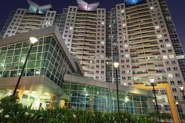 צימר Amanora Park Town