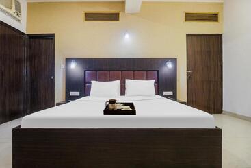 هتل Townhouse Taksonz