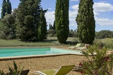 تختخواب و صبحانه Chambres D'hôtes Les Baumes