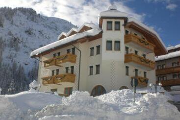 هتل B&b Garni Serena