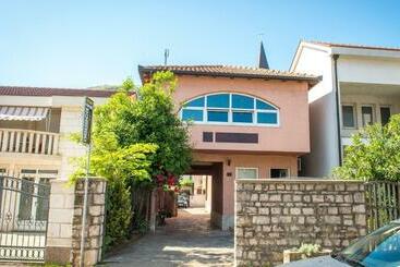 پانسیون Guesthouse Stari Grad