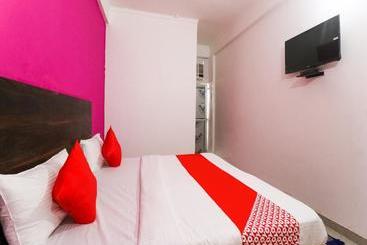 Hotelli Oyo 73420  Rao Residency