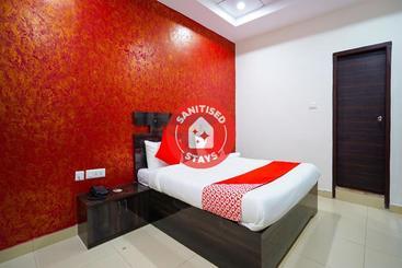 Hotel Oyo 61376 The H D , Bar & Restaurant