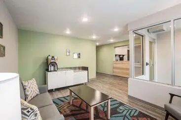 ホテル Woodspring Suites Detroit Madison Heights