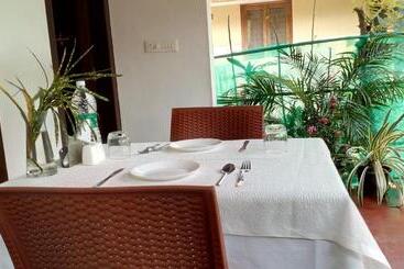 Bed and Breakfast Marari Umapathi Beach Villa