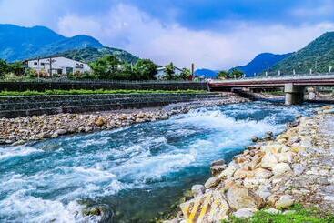 Отель Fun Shili B&b