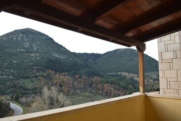 هتل Mikri Archontissa