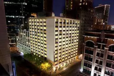 בית מלון כפרי Embassy Suites By Hilton Fort Worth Downtown