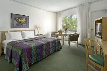 Otel Thunderbird Beach