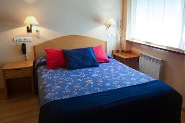 בית מלון כפרי Villa De Ayerbe