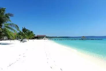 هتل Beyond Beach Resort
