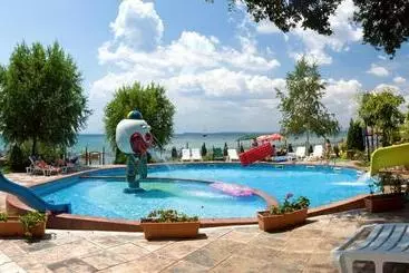 هتل Messambria Beach Apartments